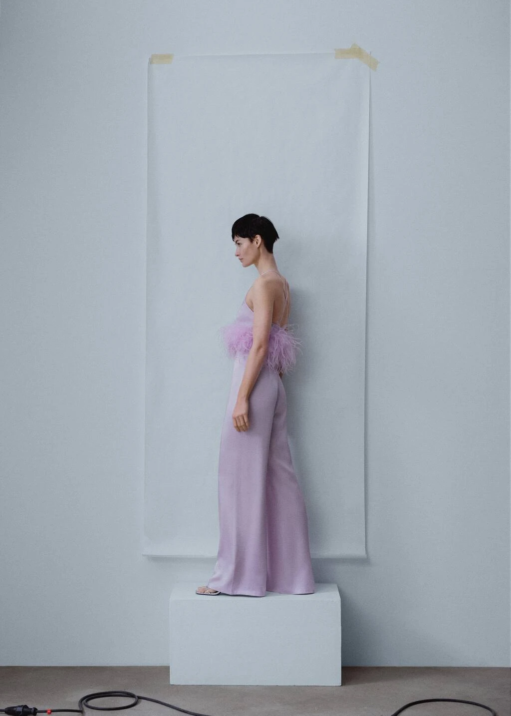 Top Satiné Détail Plumes – Image 5