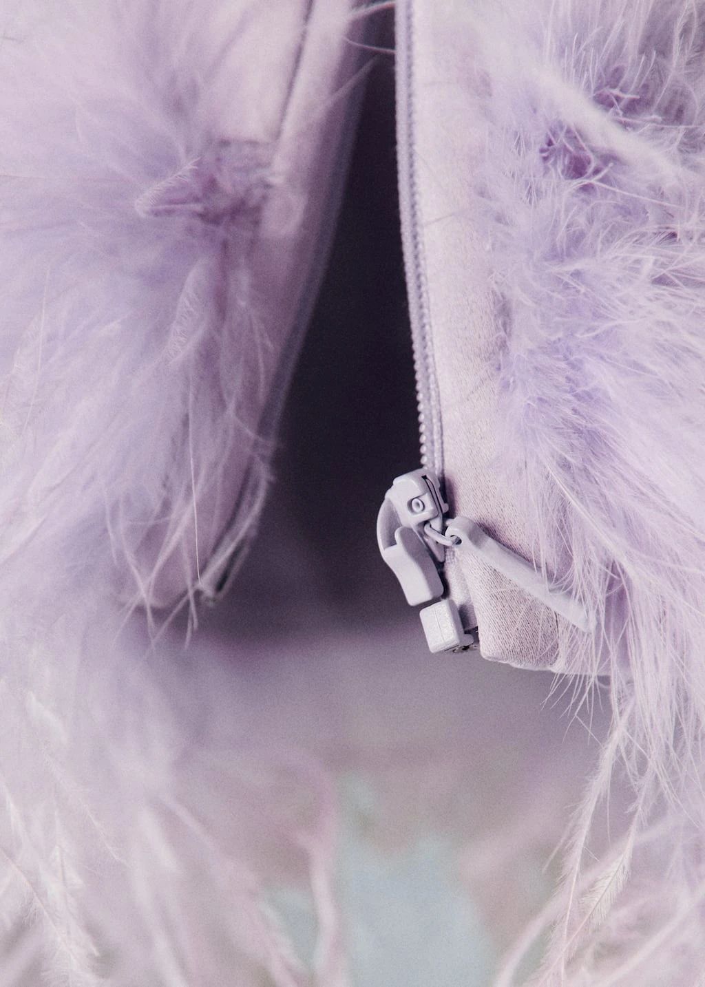 Top Satiné Détail Plumes – Image 7