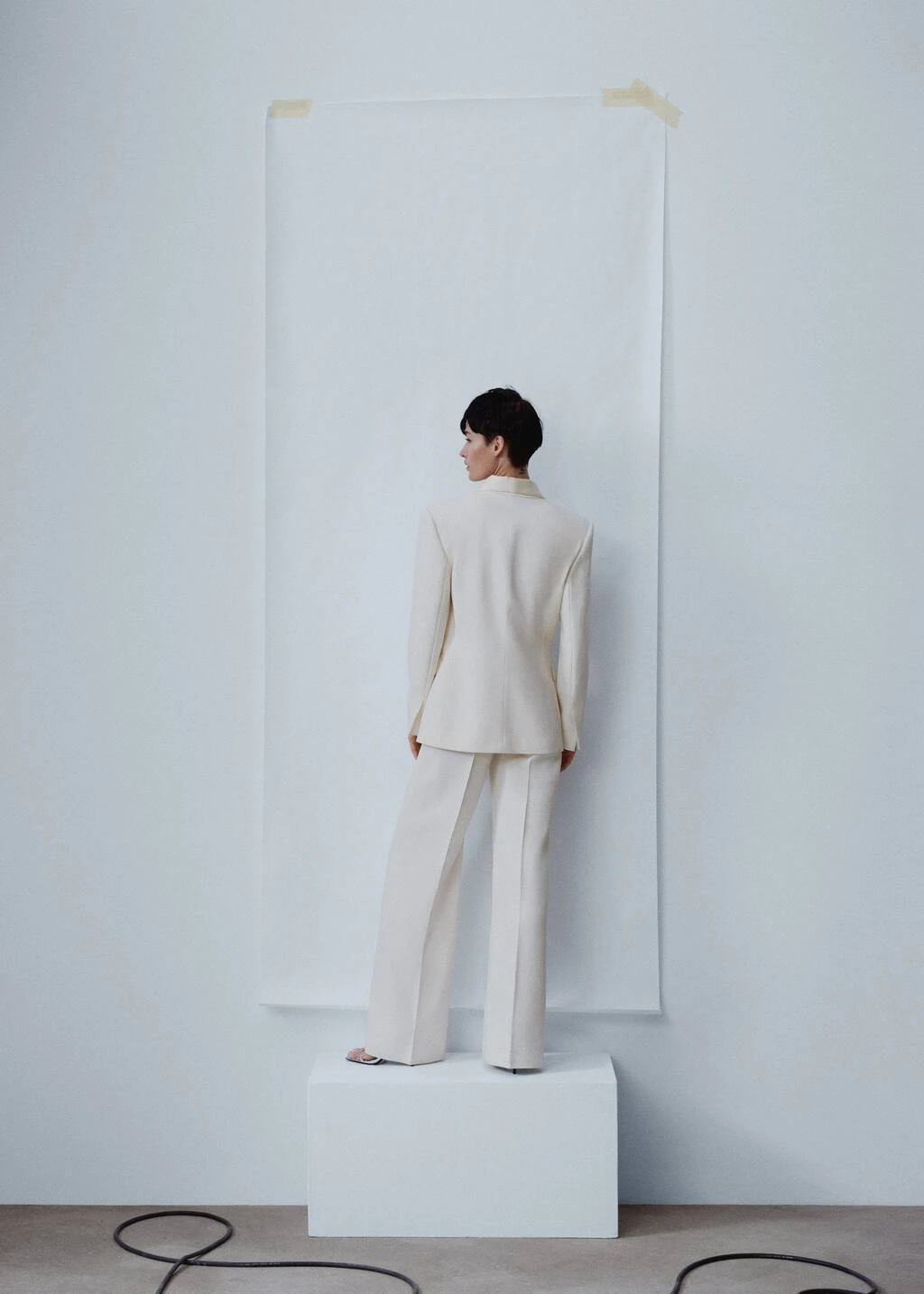 Veste Tailleur Détails Satinés – Image 3