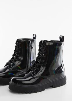 Bottes Vernies Ă Lacets