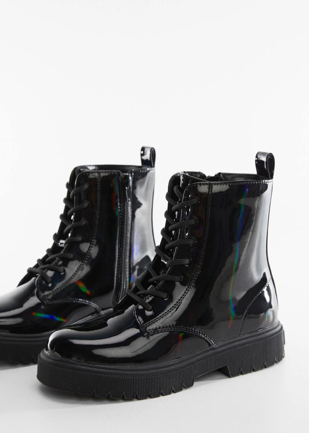 Bottes Vernies Ă Lacets