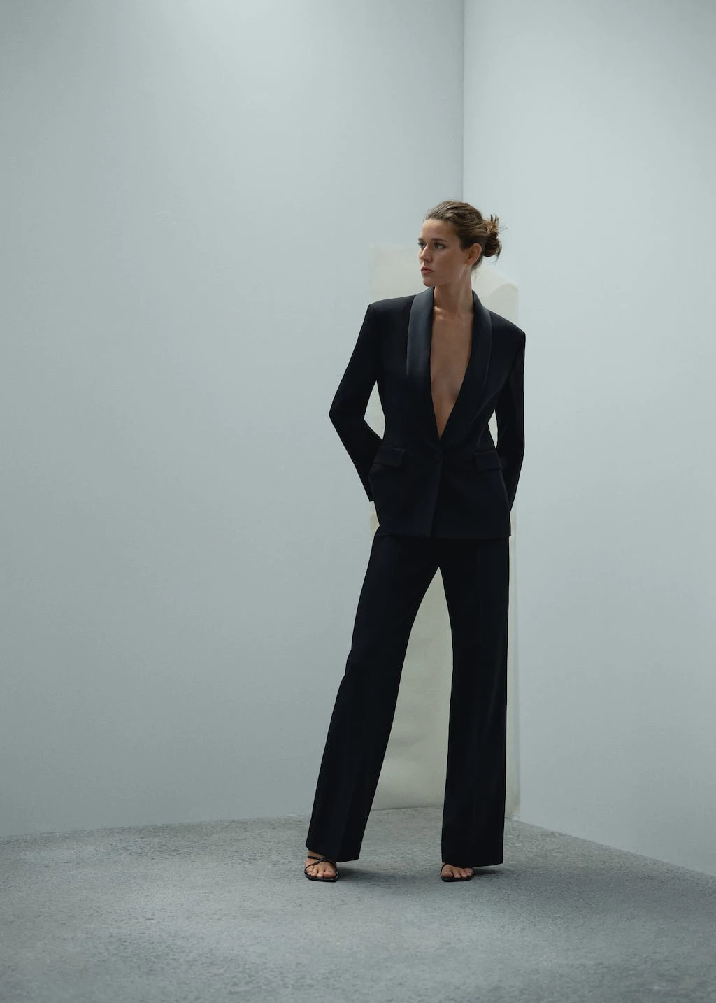 Pantalon Tailleur Palazzo Détails Satinés