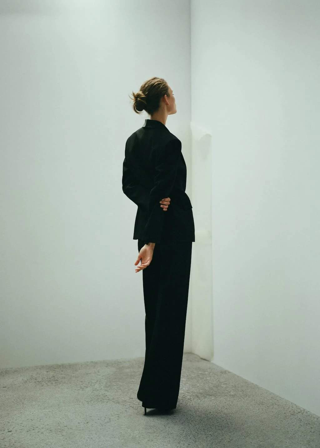 Pantalon Tailleur Palazzo Détails Satinés – Image 5